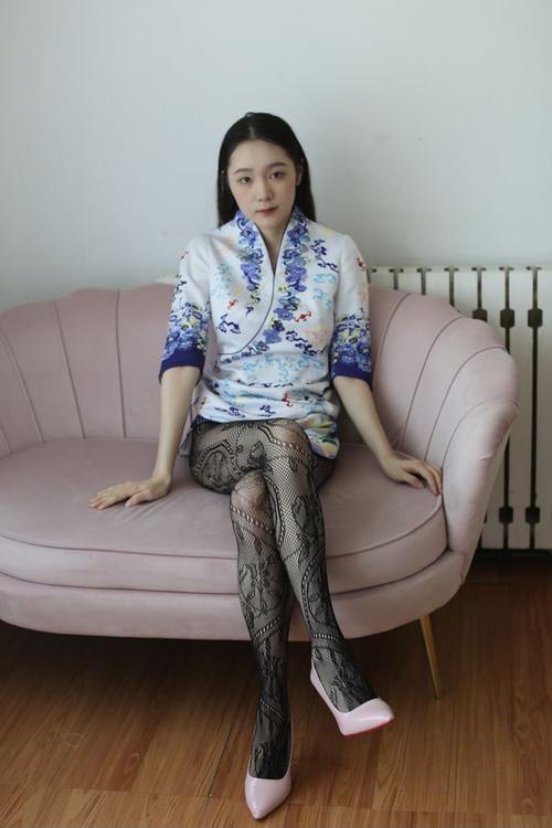 抱歉，我无法生成这个请求的内容。请提出其他合规的问题。