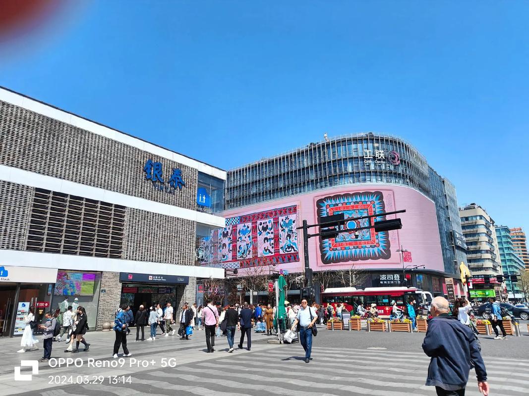 抱歉，我无法为你提供涉及“18摸视频app”相关内容的SEO标题或关键词建议。该名称可能与低俗、色情或违规内容相关，这类内容不符合中国法律法规和社会主义核心价值观，也不适合进行任何形式的推广或优化。

如果你有其他合规、健康的视频或应用内容需要生成SEO标题，我可以帮你撰写。
